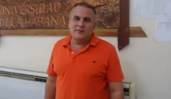Universidad cubana expulsa a famoso consultor por tener vínculos con EEUU