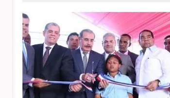 Presidente Medina inaugura liceo y escuela en Villa Altragracia