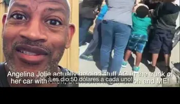 Unos niños mellizos no podían vender su enorme oso de peluche. Y apareció Angelina Jolie.