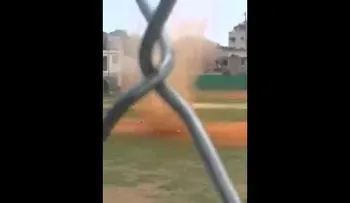 Torbellinos causan pánico en play de Las Caobas; eso es un demonio... (VIDEO)