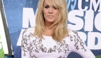 Bebé de Carrie Underwood encerrado accidentalmente en auto 