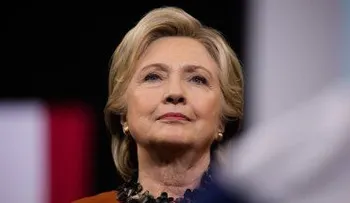 Emotiva reaparición de Clinton: "Por momentos no quería volver a salir de casa"