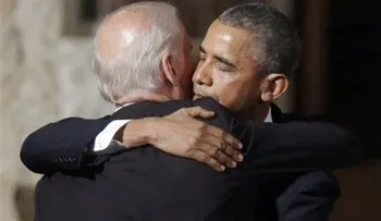 Entre el luto y el dolor, Obama y Biden muestran su vínculo personal 