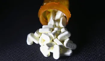 Se puede exigir a drogadictos en libertad condicional que permanezcan lejos de las drogas