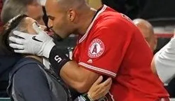 Pujols recibió un mensaje de su esposa y eso lo inspiró para dar su jonrón histórico 