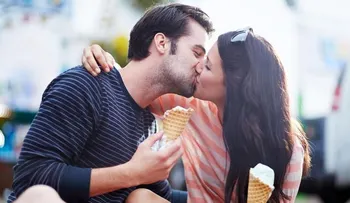 Hoy se celebra el Día Internacional del Beso Robado ¿Sabes por qué?