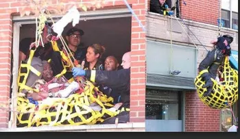 Bomberos NY utilizan grúa para poder bajar de su casa a mujer 910 libras