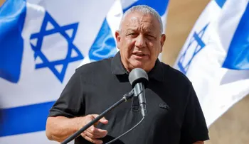 Gadi Eisenkot, el rival de Netanyahu en las elecciones de Israel que enfrenta ataques racistas