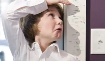 Los niños con baja estatura deben ser evaluados por un pediatra