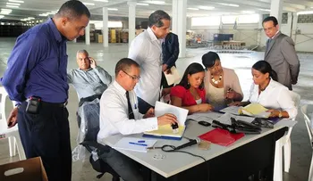 Educación estudia ofertas para adquirir 300 mil butacas destinadas a nuevas escuelas 