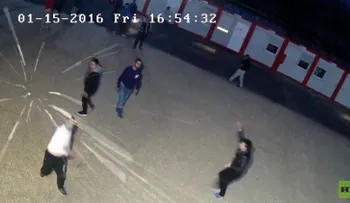 Batalla campal entre los refugiados y la Policía en Hungría (VIDEO)