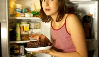 ¡No te comas todo! Tips para evitar el atracón en la noche
