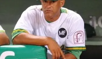 Mendy López seguirá como asistente del manager de las Estrellas