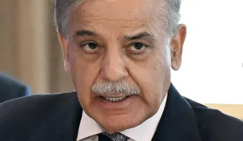 El primer ministro de Pakistán inicia visita a Arabia Saudita en medio de tensiones en el Golfo y el Mar Rojo