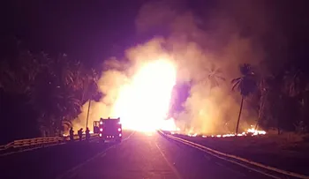Choque de bus de turismo y camión cisterna en México deja varios muertos y heridos