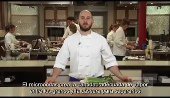 Esta es una forma rápida de remover la seda del maíz en la mazorca
