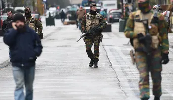 Se reportan disparos en Bruselas durante redada relacionada a los ataques de París
