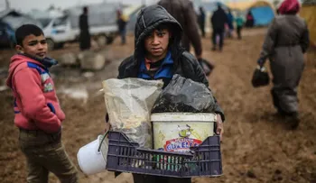 Refugiados sirios en la frontera piden a ayuda a Turquía: â??No vinimos para vivir en carpasâ?