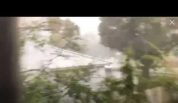 Huracan Irma entra a la Florida destrozando arboles e inundando calles