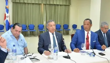 Comisión de Presupuesto escucha a Donald Guerrero y a Luis Reyes sobre Proyecto modifica Presupuesto 2018