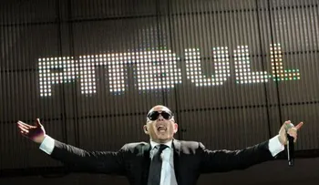 Pitbull repetirá como anfitrión de los American Music Awards