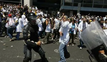 No hubo marcha pero si enfrentamientos entre Médicos y PNB