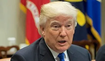 Trump ordena construir muro en frontera con México y agilizar las deportaciones