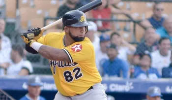 Escogido recibe al receptor Deivy Grullón desde las AC, a cambio del lanzador Anderson Severino
