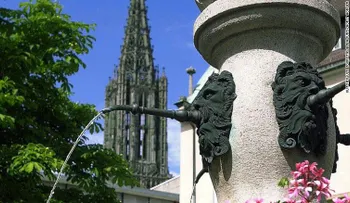 La orina está dañando la iglesia más alta del mundo