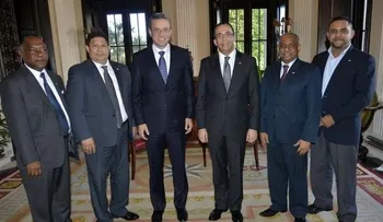 Canciller Navarro visita al gobernador de PR; establecen Instituto Dominicano en el Exterior