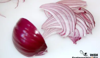 Cómo suavizar la cebolla para ensaladas
