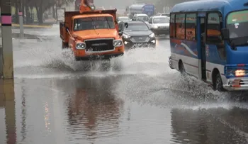 COE eleva a diez provincias en alerta por onda tropical