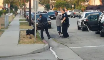 Coño, si te dieron un chance para que te pone a discutir con el Policía