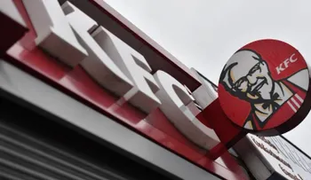 KFC se disculpa por falta de pollo con este hilarante mensaje oculto