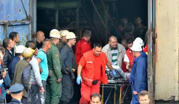 Rescatan a 29 mineros tras accidente en Bosnia