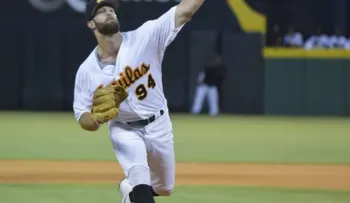 Las Aguilas se imponen a los Tigres del Licey con buen picheo y defensa
