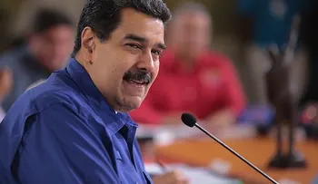 Maduro pide a oposición dejar demoras; dice está listo para firmar acuerdo