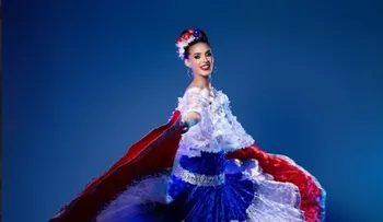 Alana Chalas rinde homenaje a la marchanta criolla con traje típico