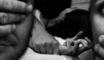 Un sitio Cristiano aconseja hombres no mirar las caras de sus esposas durante el sexo, si lo hacen a regañadientes 