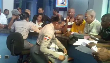 Policías en retiro deploran seguir trabajando 