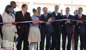 Presidente Medina inaugura cinco escuelas en SD y Monte Plata