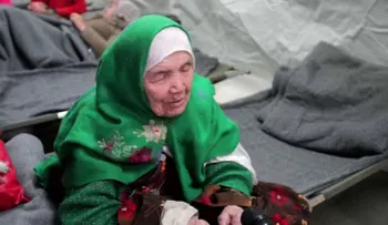 Una refugiada afgana de 105 años, en la marea migratoria que busca una vida mejor en Europa