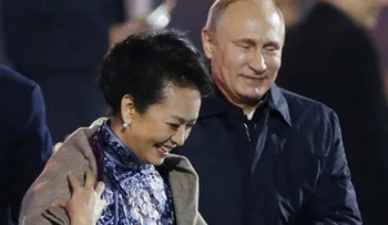 La polémica galantería de Putin con la mujer del presidente chino