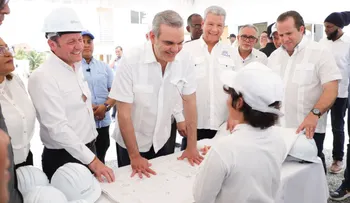 Presidente Abinader supervisa proyecto habitacional de 800 viviendas