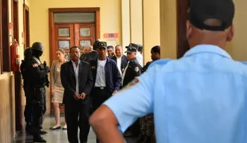 Lee con mucha atención cómo se defiende Blas Peralta