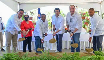 Gobierno inicia construcción vía de acceso a Playa Saladilla en Barahona
