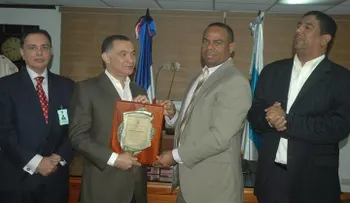 Director IAD recibe reconocimiento por parte del ANPA