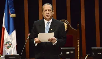 Reinaldo Pared Pérez presenta su última memoria en el Senado
