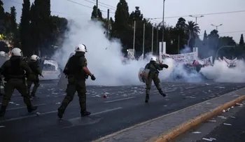 Protesta violenta contra propuestas de austeridad en Grecia