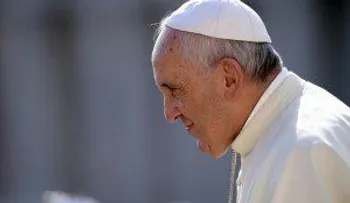 El papa pide restituir el honor social a la fidelidad matrimonial